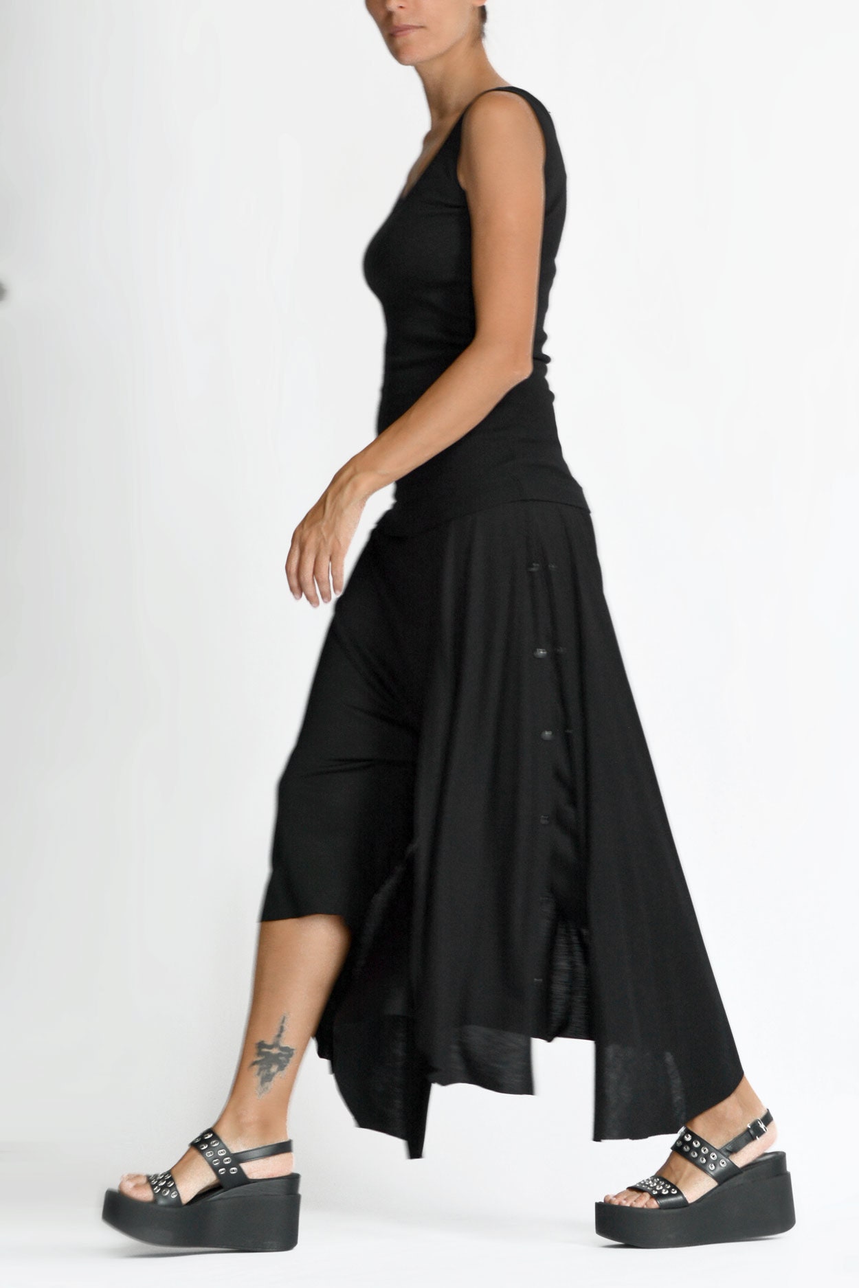 Elegante Capehose Mit Knöpfen A90517 von Aakasha