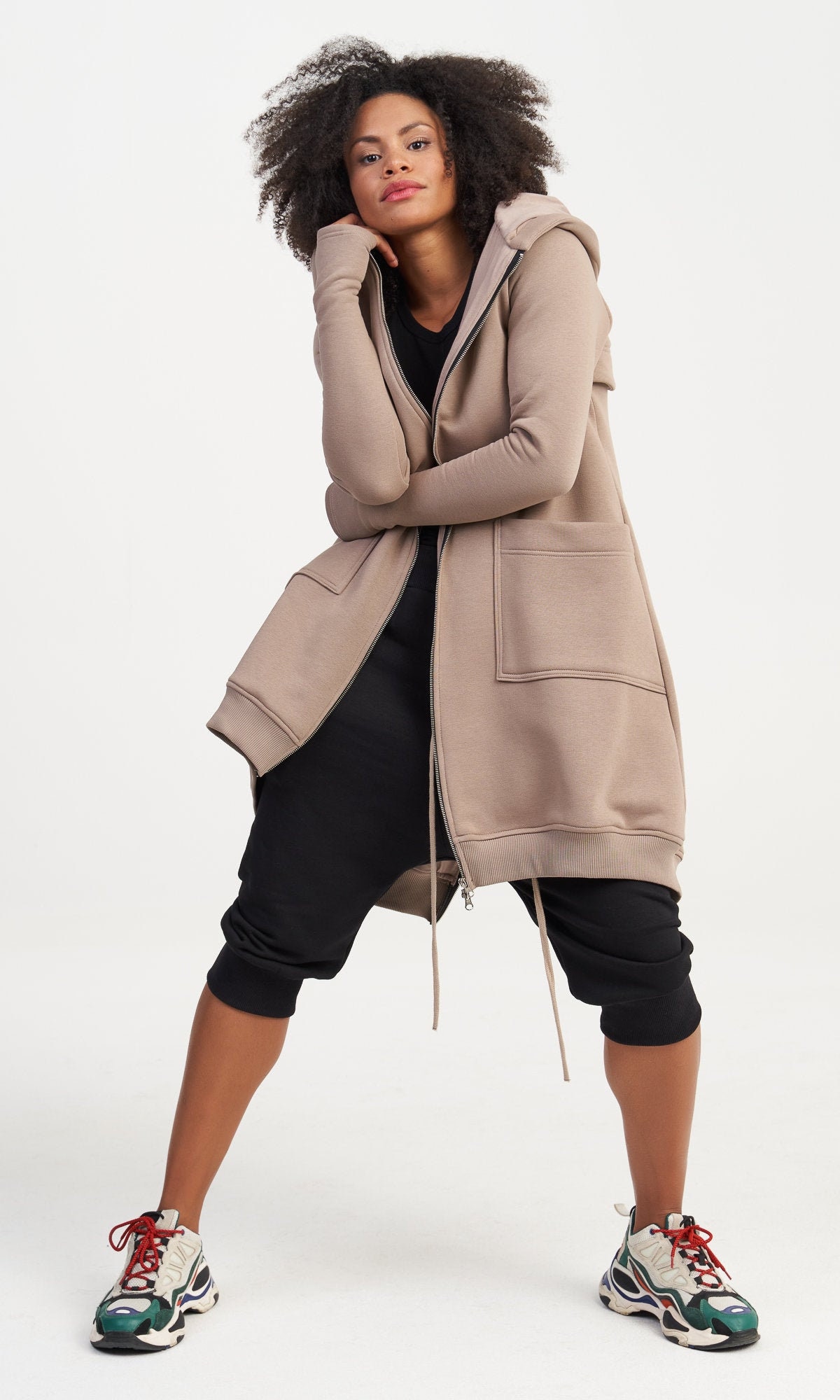 Fleece Maxi Hoodie Langes Zip-Sweatshirt Mit Daumenlöchern Und Seitentaschen von Aakasha