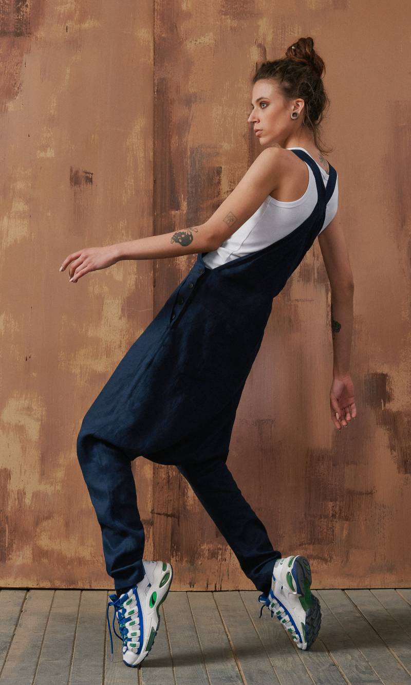 Leinen Overall Mit Tiefem Schritt von Aakasha