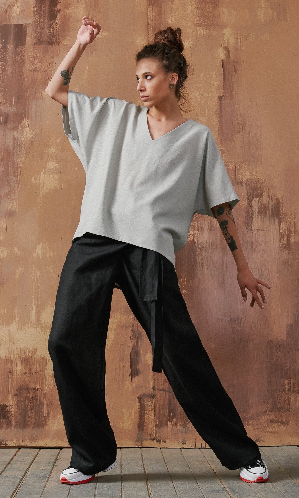 Leinen V-Ausschnitt Top Kimono Bluse Mit Kurzen Ärmeln Oversize Sommer von Aakasha