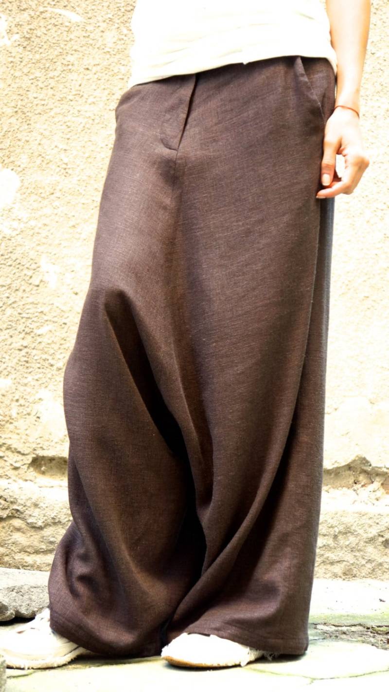 Lockere Leinen Braune Haremshose Extravagante Drop Crotch Oeko-Tex Zertifizierte Leinenhose Weites Bein Oversized Hose Für Damen A05131 von Aakasha