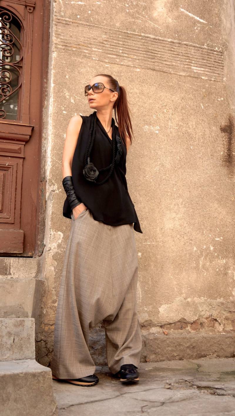 Beige Viskose Haremshose, Hose Mit Tiefem Schritt von Aakasha