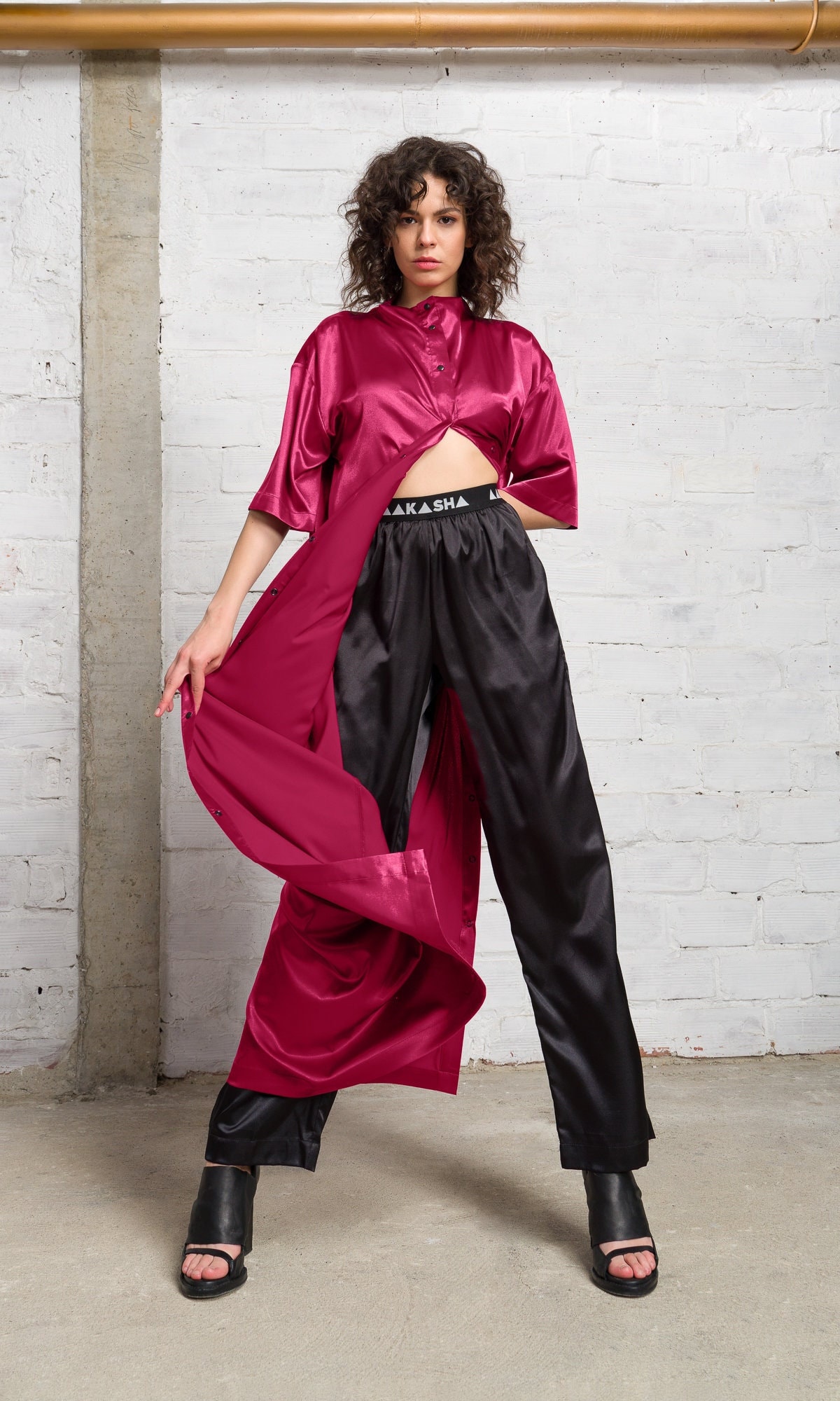 Maxi Sommer Shirt, Geknöpft Front Satin Kimono Robe A92188 von Aakasha