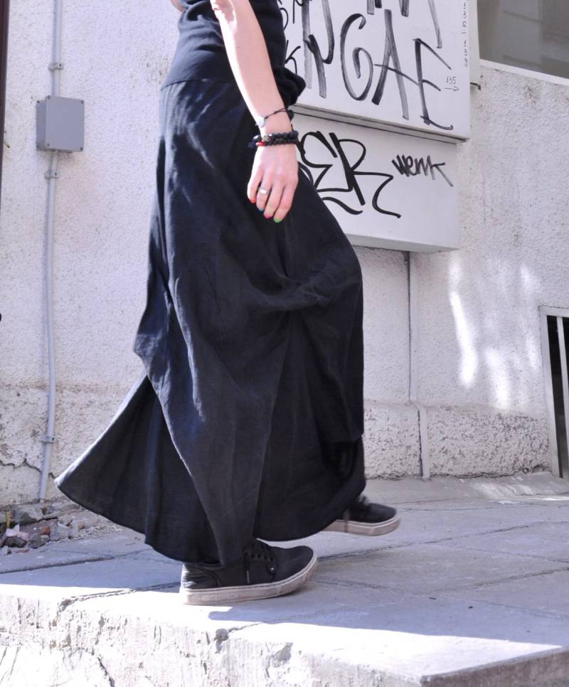 Schwarzer Leinen Maxi-Rock, Langer Drapierter Rock, Sommer Boho-stil von Aakasha