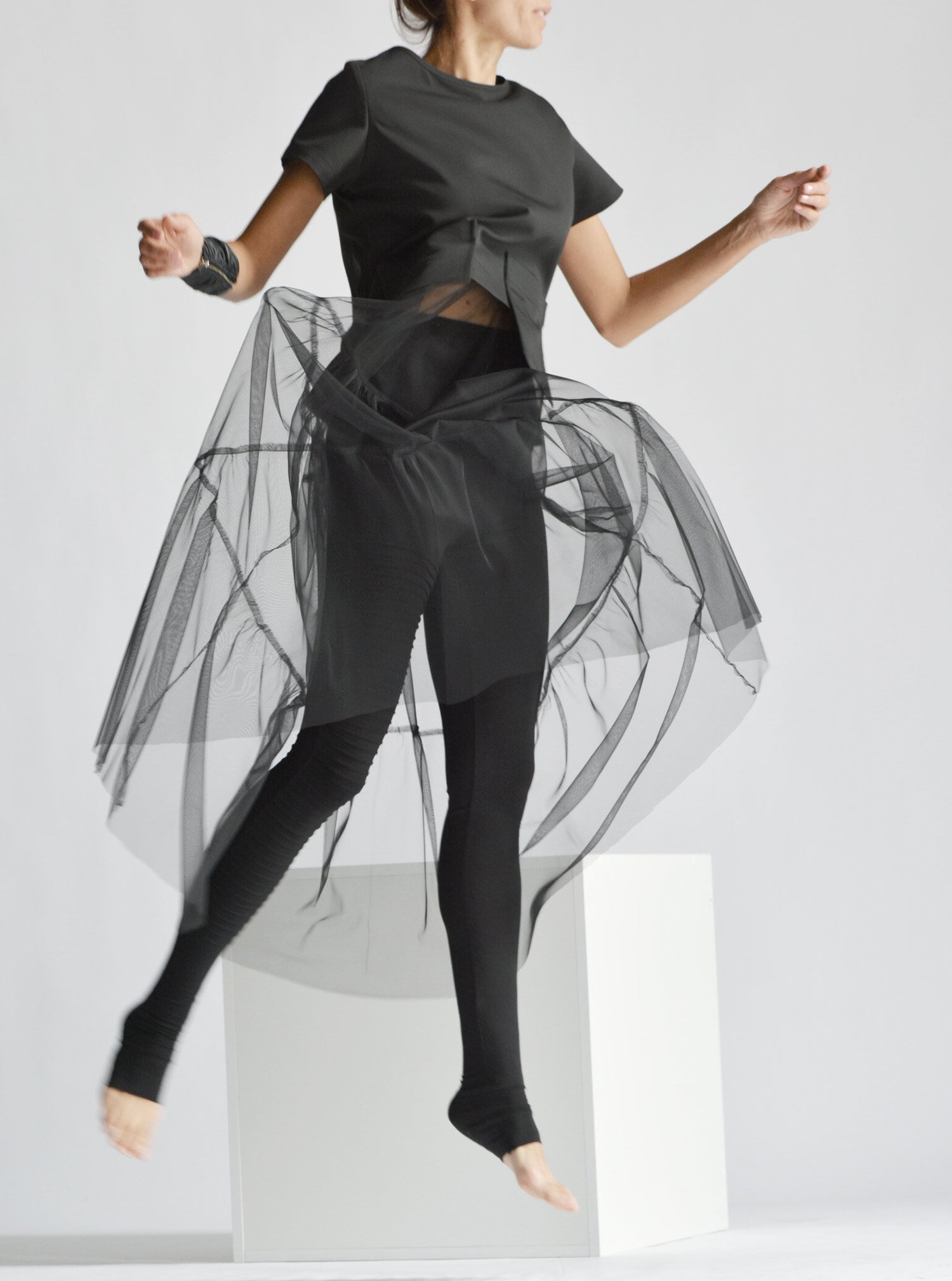 Sommer Tüll Maxi Kleid, Kurzarm Tunika, Recycled Polyviscose von Aakasha