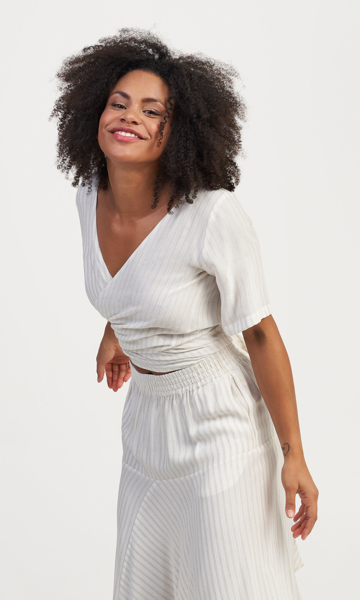 Summer Linen Wrap Too, Oeko-Tex-Zertifiziertes Leinen-Cross-Wrap-Crop-Top, Sustaibalbe-Kleidung, Handgefertigt Von Aakasha von Aakasha