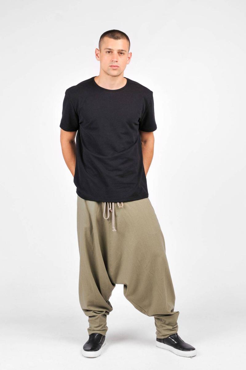 Neu 2016 Schwarze Lockere Haremshose Leinen/Extravagante Weite Hose Mit Tiefem Schritt By Aakashamen A05566M Neu 2016 Schwarze Lockere Haremshose Leinen/Extravagante Weite Hose Mit Tiefem Schritt By Aakashamen A05566M von AakashaMen