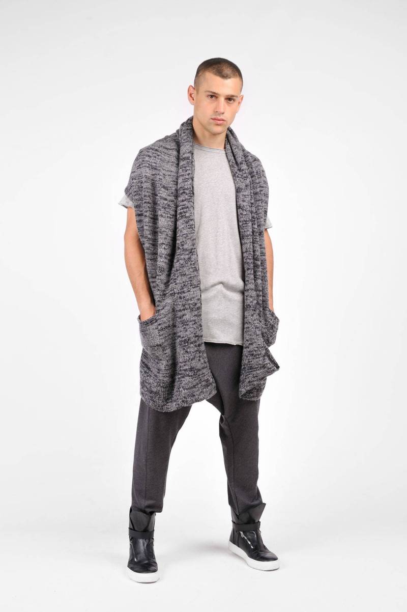 Warme Lange Strickweste Von Aakashamen A06224M von AakashaMen