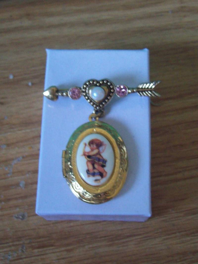 Vintage Avon Locket Brosche, Viktorianisch Inspiriert von AamusAttic