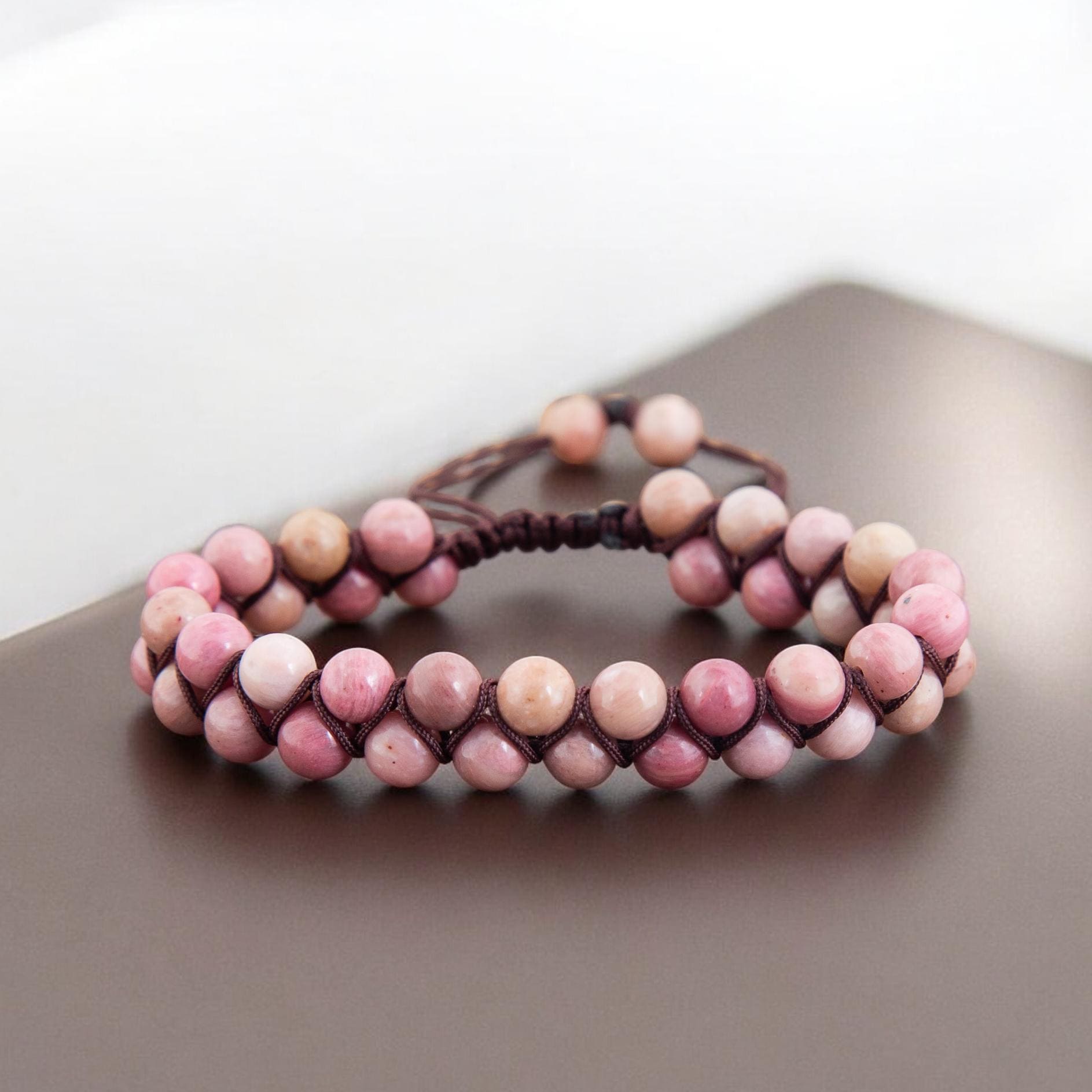Rhodonit Naturstein Armband | 6 Mm Perlenschmuck Handmade Verstellbares Geflochtenes Makrameearmband Boho Edelstein Wrap Für Stärke Rhodonit Naturstein Armband | 6 Mm Perlenschmuck Handmade Verstellbares Geflochtenes Makrameearmband Boho Edelstein Wrap Für Stärke von AandMByNiki