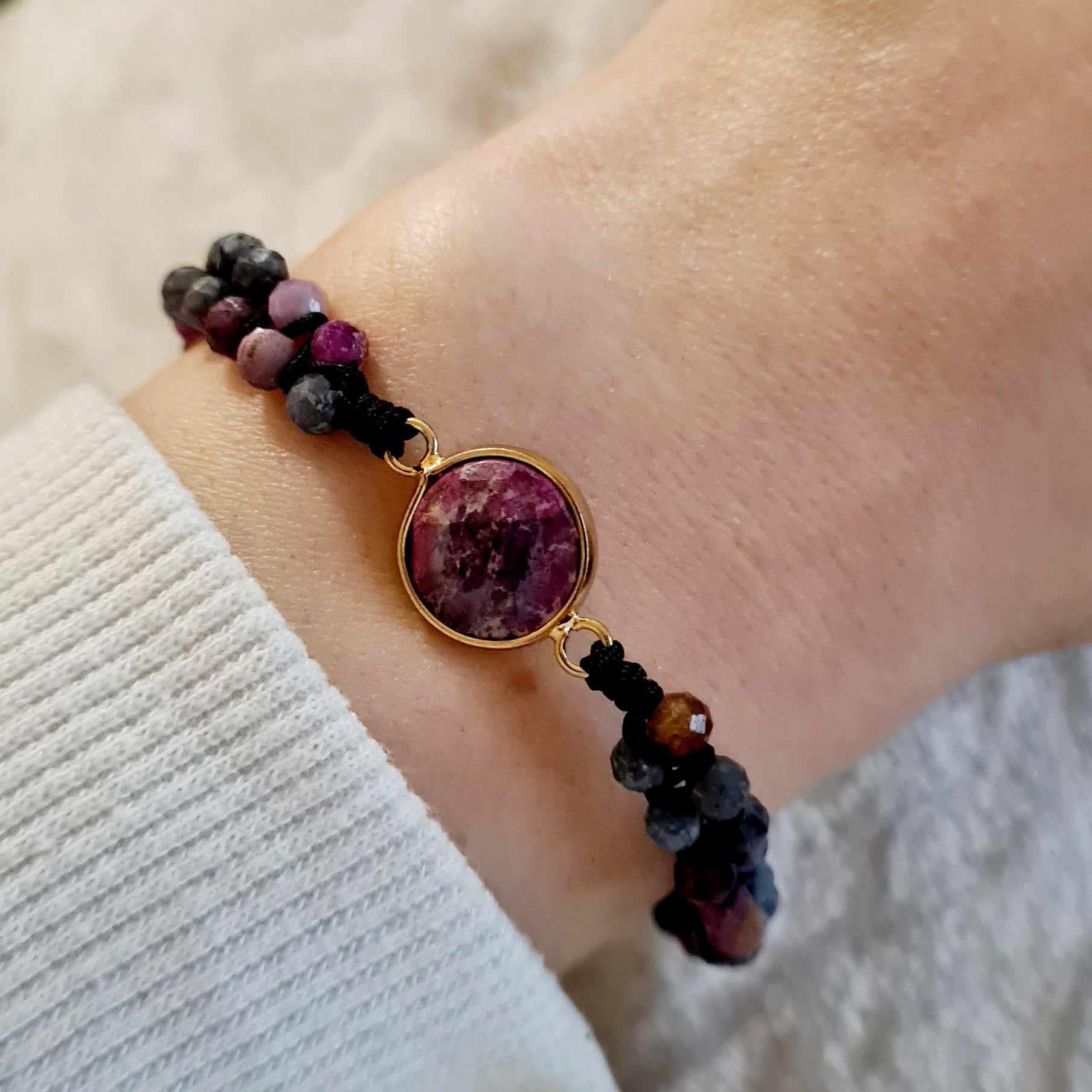 Rubin Und Saphir Mai Geburtsstein Armband Geschenk Handmade Heilstein Perlen Wickelarmband Edelsteine Charm Geflochten Boho Rubin Und Saphir Mai Geburtsstein Armband Geschenk Handmade Heilstein Perlen Wickelarmband Edelsteine Charm Geflochten Boho von AandMByNiki