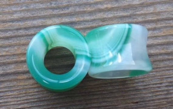 Ein Paar Echte Grüne Achat Plugs Gauges Körperschmuck Double Flared - Pick Size von AandSCrystals