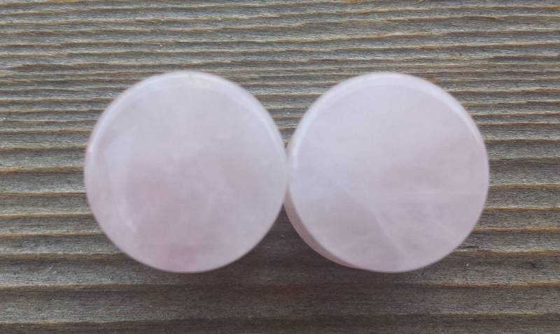 Ein Paar Echte Rosenquarz Flache Plugs Gauges Körperschmuck Double Flared - Pick Size von AandSCrystals