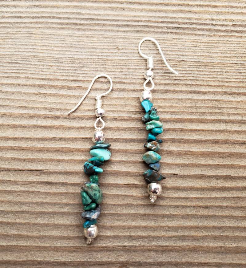 Natürliche Chrysocolla Handgemachte Edelstein-Chip-Ohrringe von AandSCrystals
