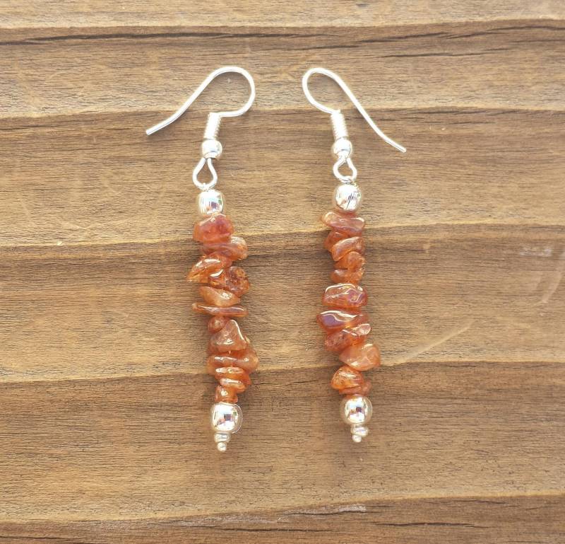 Natürliche Hessonite Granat Handgemachte Edelstein-Chip-Ohrringe von AandSCrystals