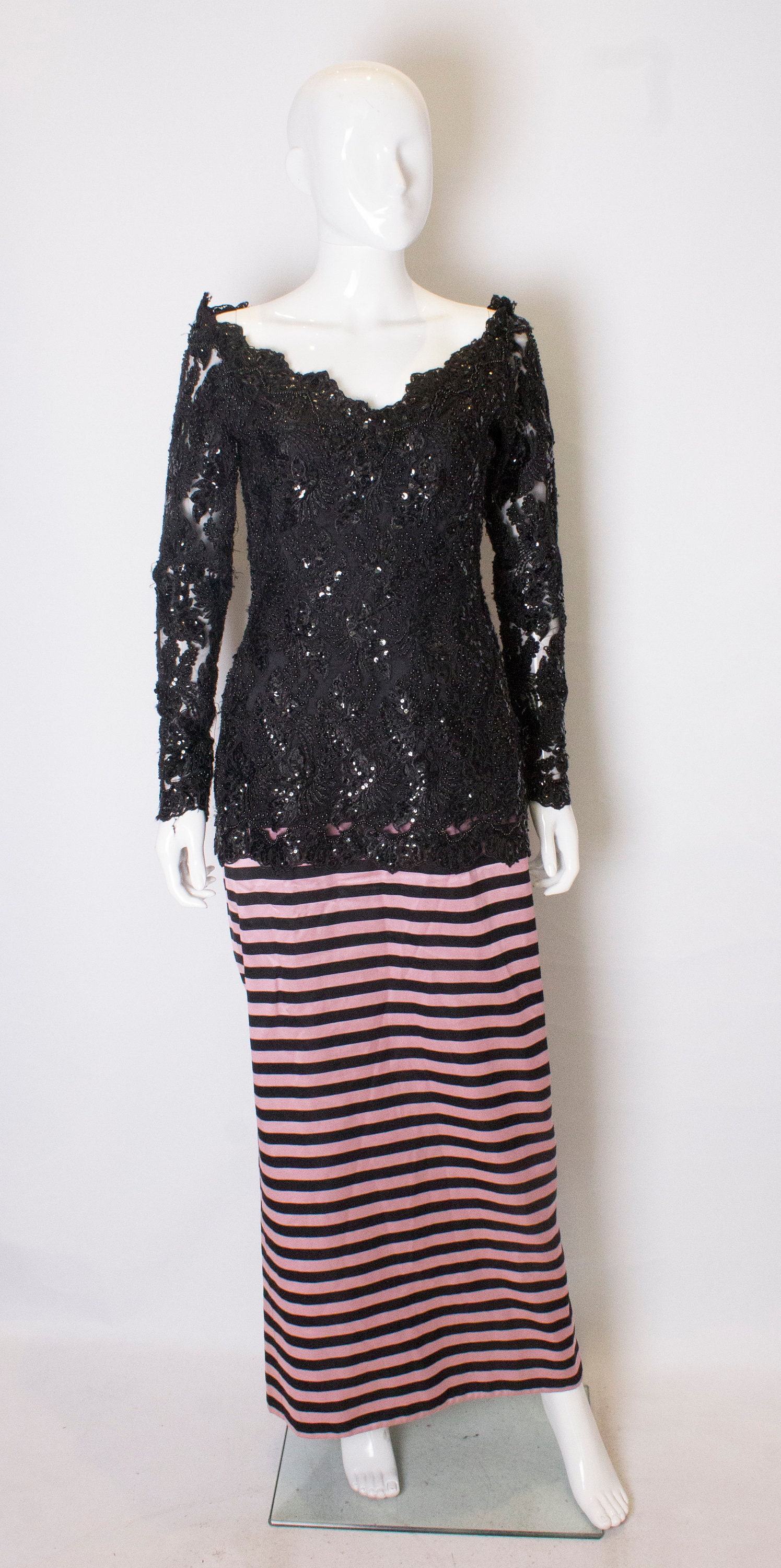 A Vintage 1980Er Jahre Black & Stripe Evening Gown Von Dolares Couture von AardvarkvintageGoods