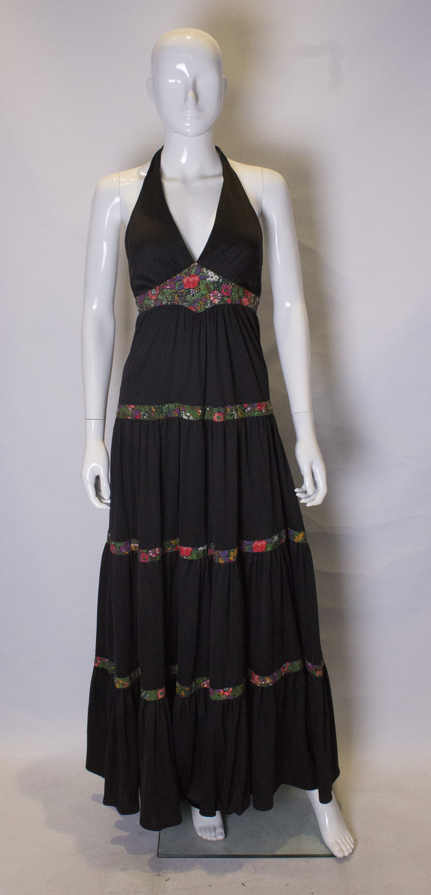 Ein 1970Er Jahre Vintage Radley Neckholder Bodenlange Kleid von AardvarkvintageGoods