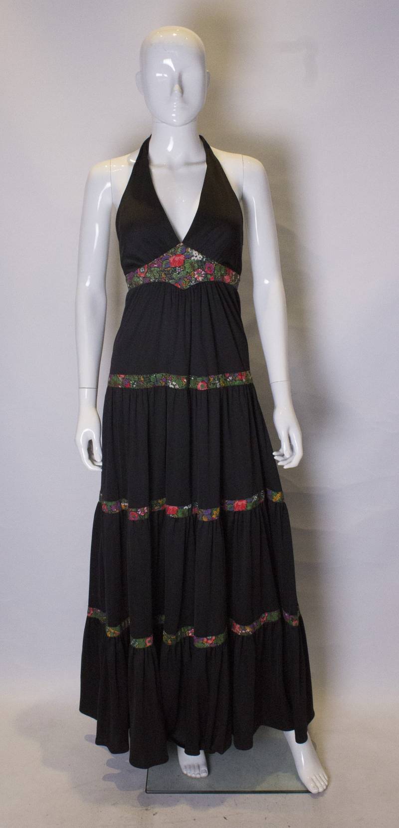 Ein 1970Er Jahre Vintage Radley Neckholder Bodenlange Kleid von AardvarkvintageGoods