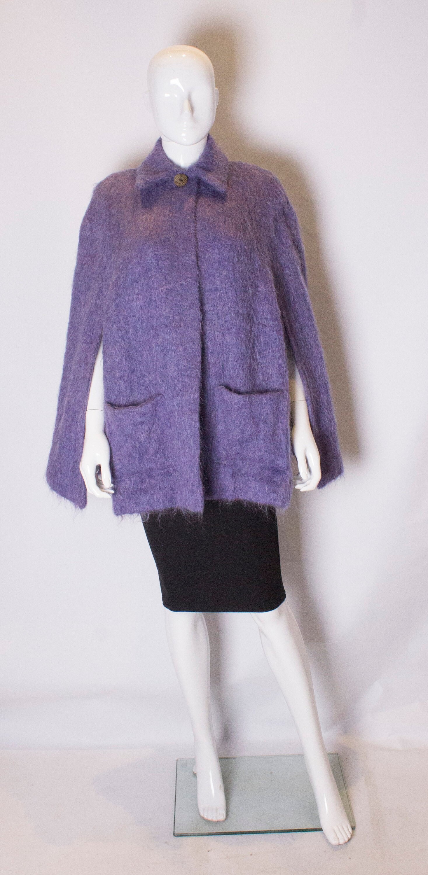 Ein Jahrgang 1970-Lavendel-Mohair-Cape Von Andrew Stuart von AardvarkvintageGoods