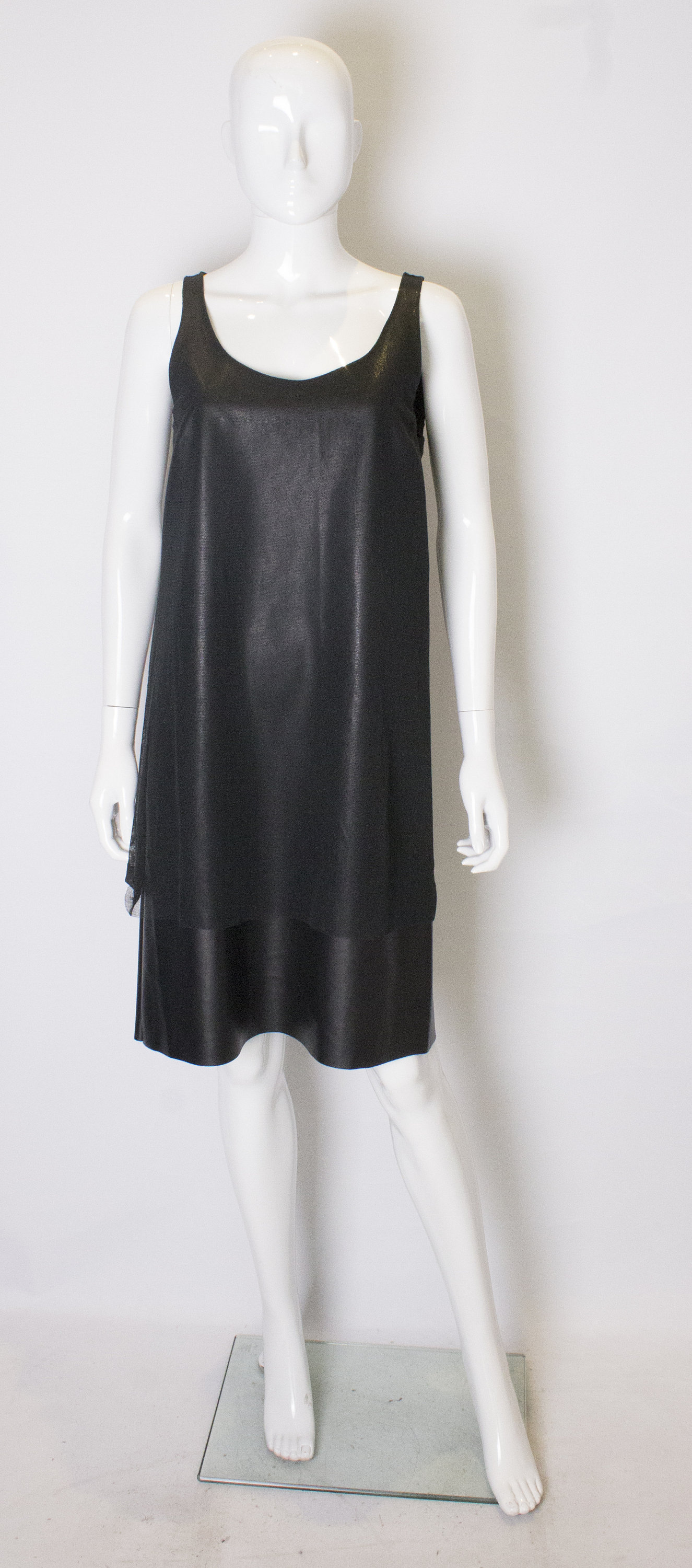 Ein Livian Conti 90Er-Jahre Black Shift Dress von AardvarkvintageGoods