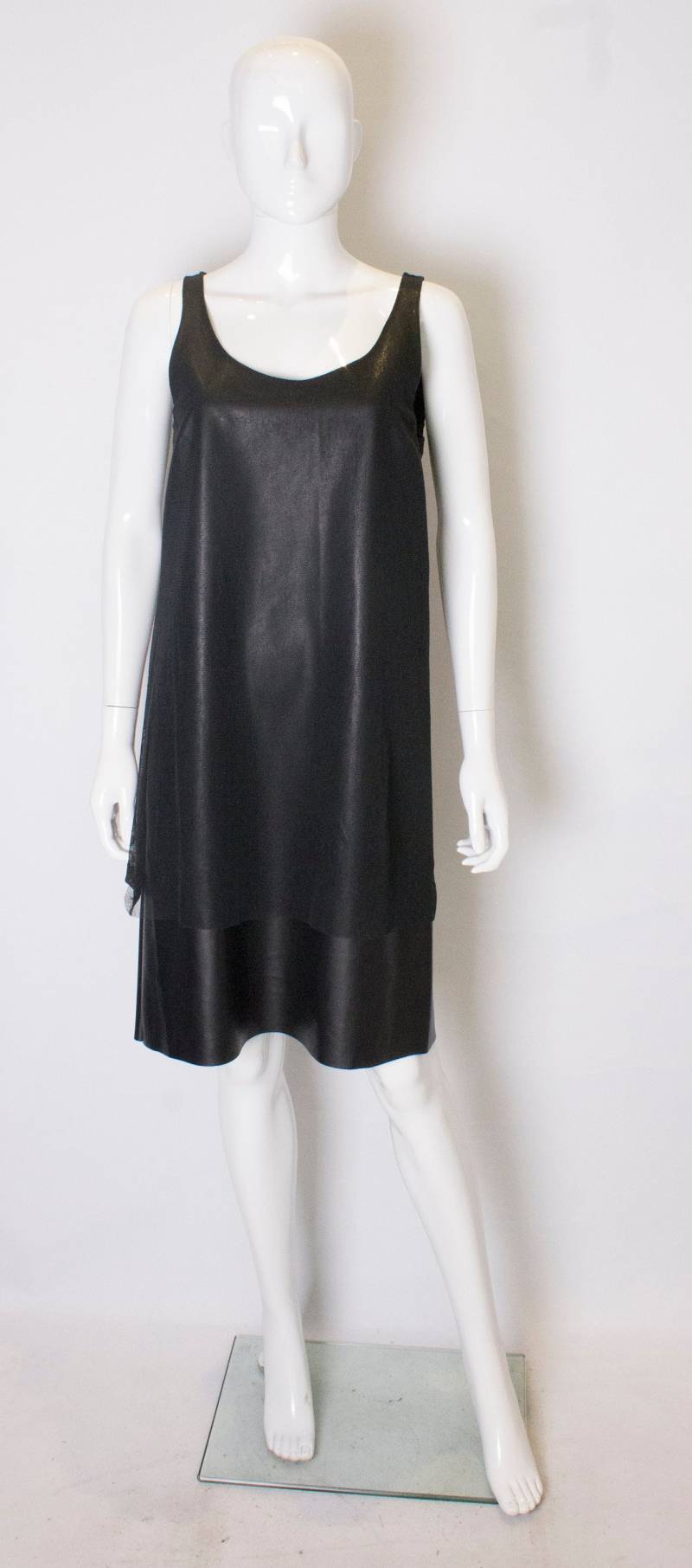 Ein Livian Conti 90Er-Jahre Black Shift Dress von AardvarkvintageGoods
