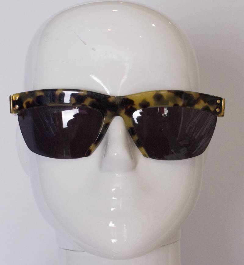 Ein Paar Vintage 1970 Sonnenbrille Von Charme von AardvarkvintageGoods
