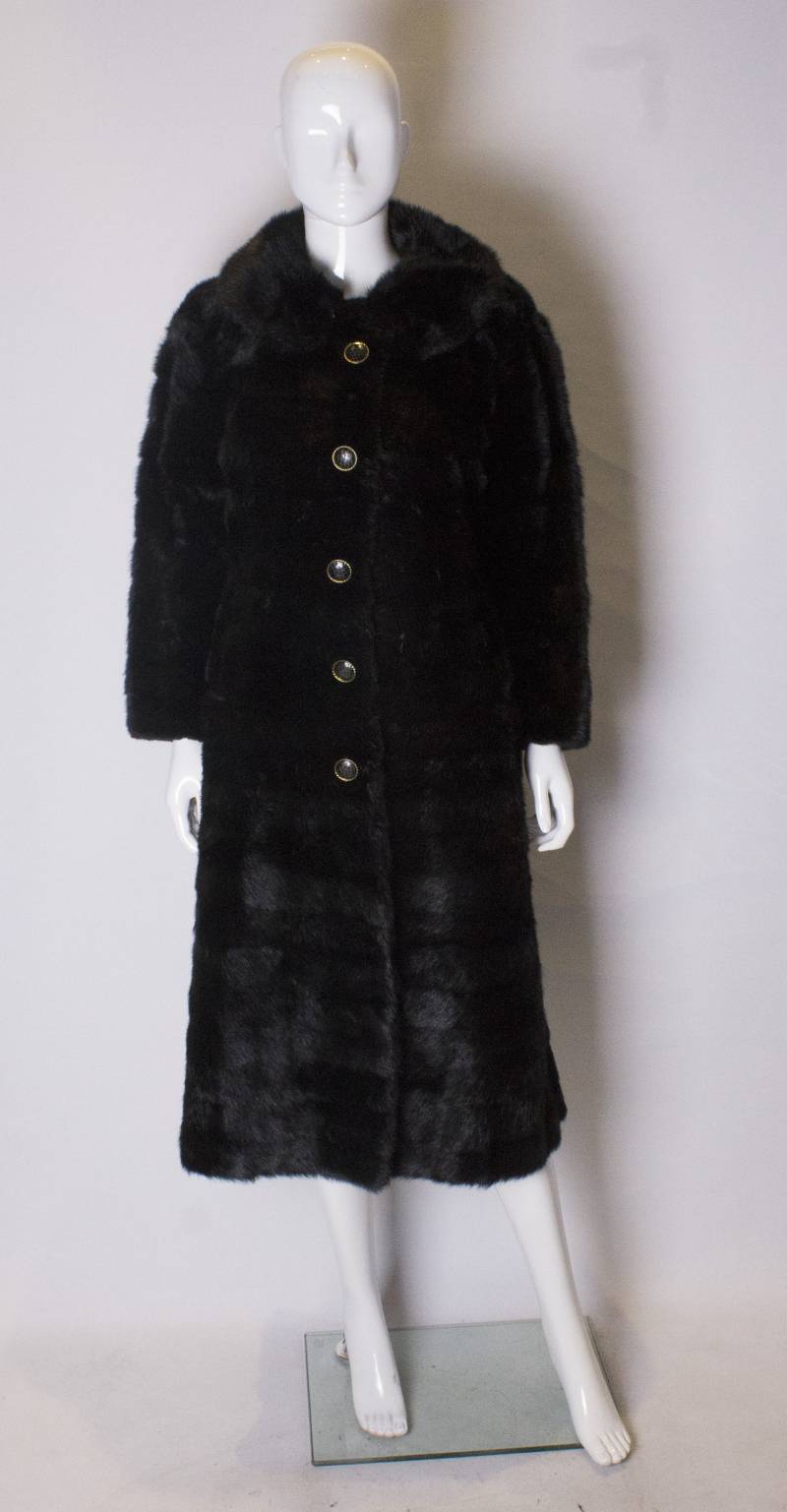 Ein Vintage 1960S 1970S Dunkelbraunem Nerz-Mantel von AardvarkvintageGoods