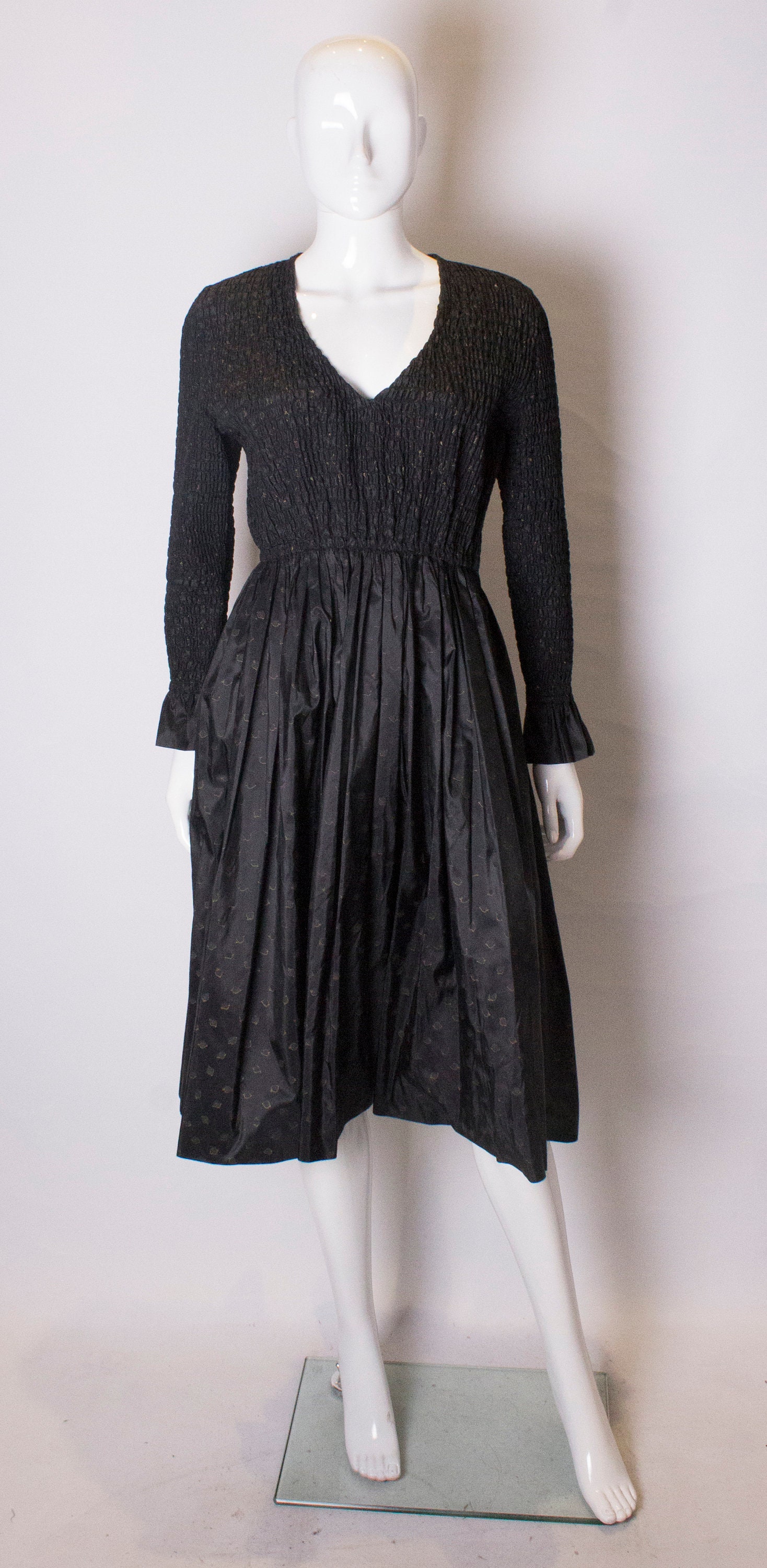 Ein Vintage 1980Er Bruce Oldfield Schwarze Blatt Drucken Seidenkleid von AardvarkvintageGoods