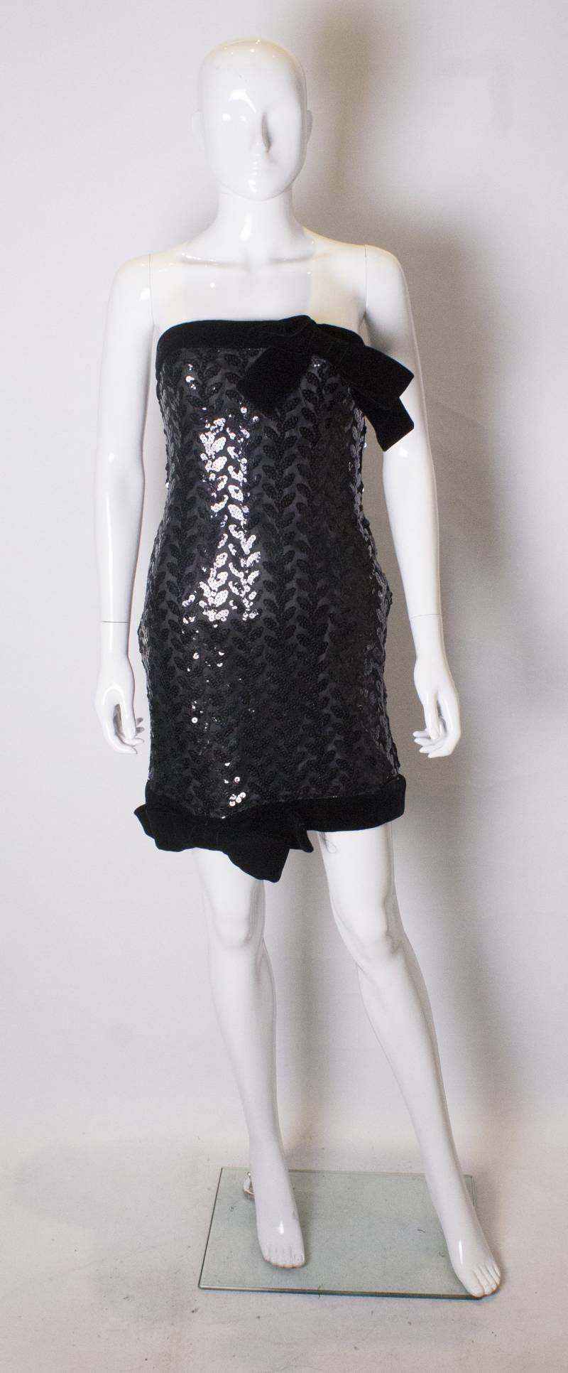 Ein Vintage 1980Er Schwarz Pailletten Trägerlosen Victor Costa Cocktail-Kleid von AardvarkvintageGoods