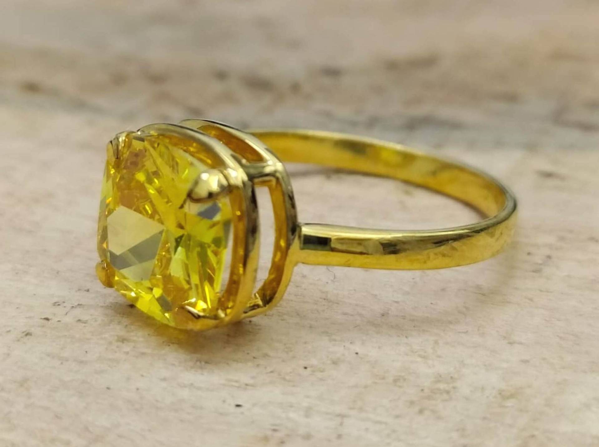 Natürlicher Gelber Saphir 5.50 Karat Ring, Vergoldet, Handgemachter Ring Für Männer Und Frauen, Jubiläumsgeschenk von AarinJewels