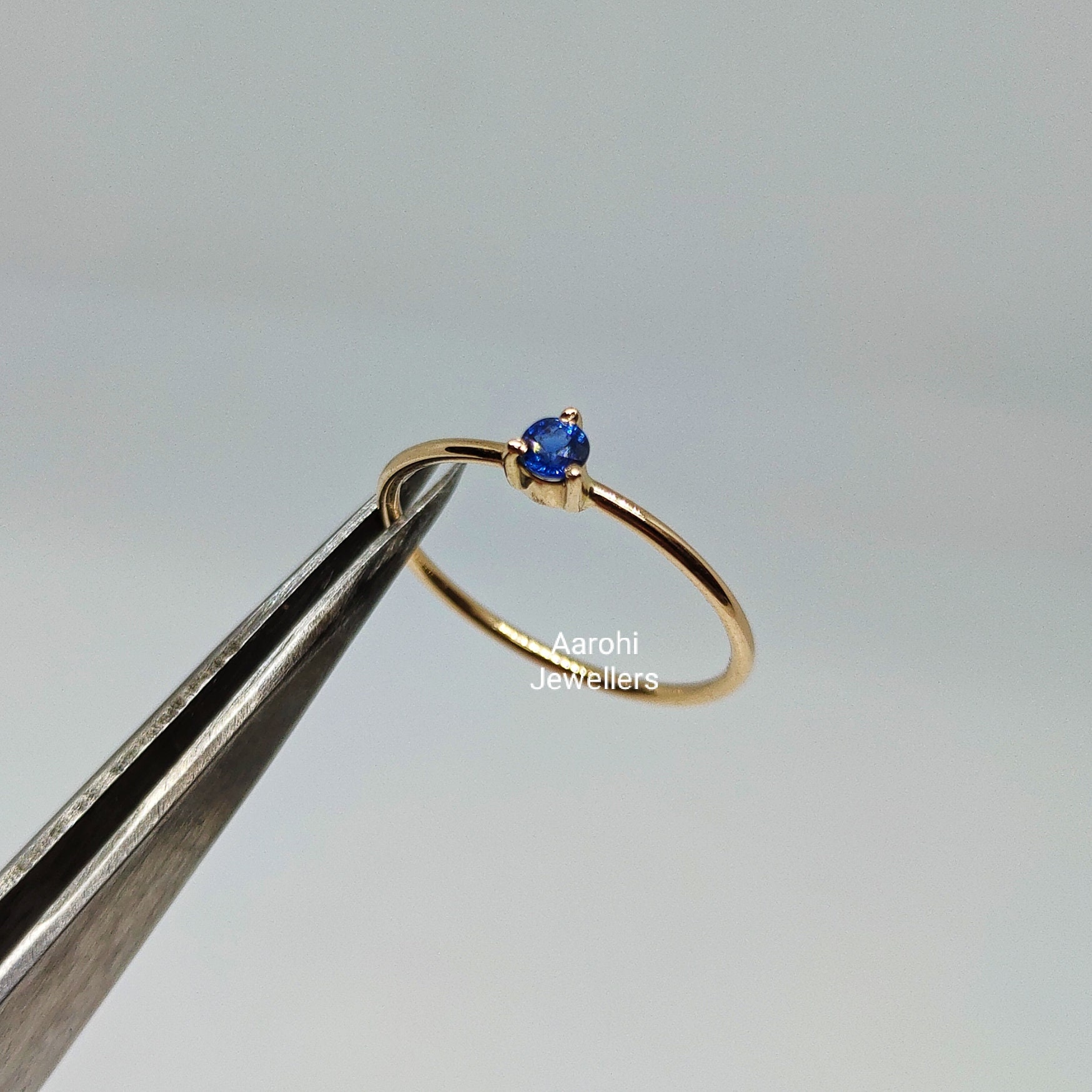 Natürlicher Blauer Saphir Ring, Zierlicher Goldring, Stapelring, 14K Gold Saphirring, Versprechensring, Geburtstagsring, Frauen Geschenk von Aarohijewellers