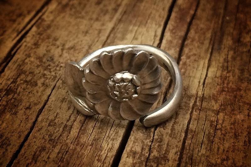 1928 Seerose Sterling Löffel Ring von AaronPaulDesigns