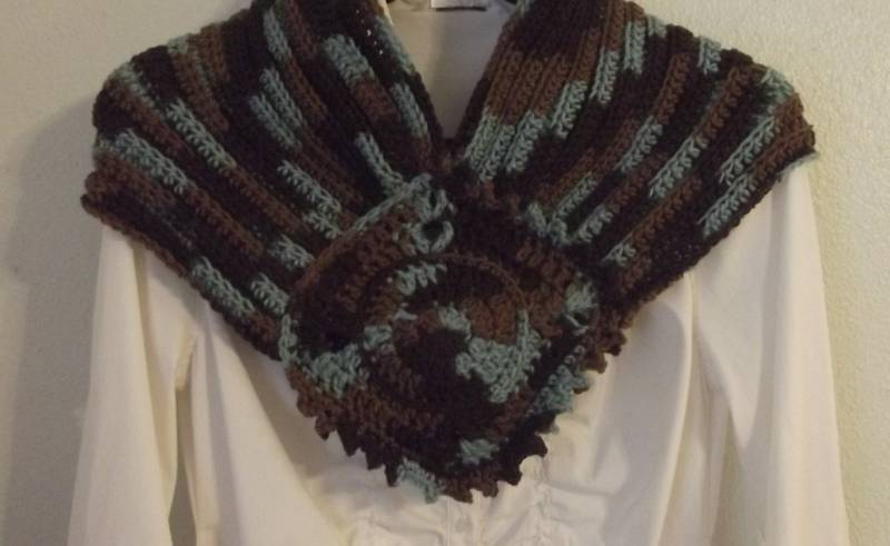 Grandma Square Cowl Türkis & Braun Gehäkelte Akzent Cowl von AaronsAtticFinds