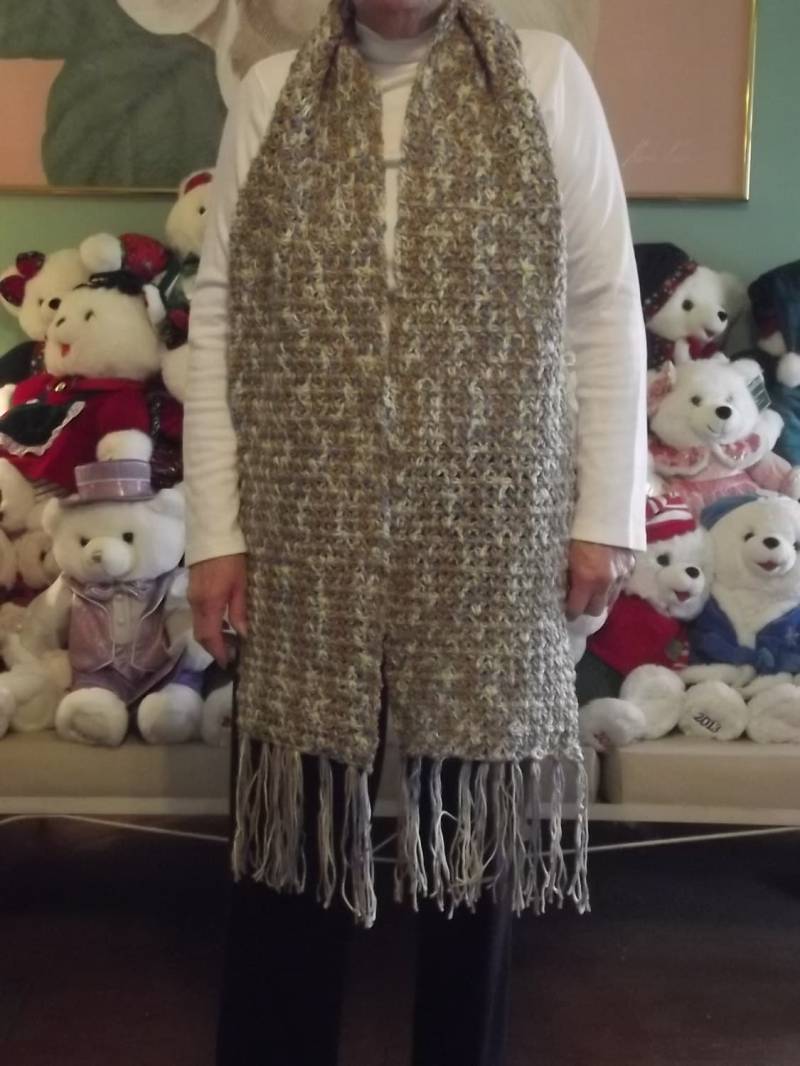 Gehäkelter Fransen Schal Aus Blau, Beige & Hellbraun Garn von AaronsAtticFinds