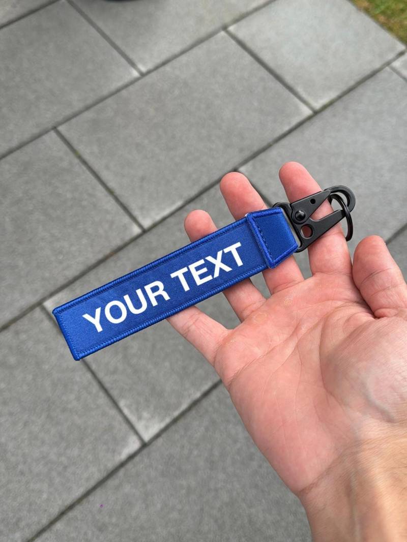 Custom Stickerei Schlüsselanhänger Mit Haken Und Ring | Personalisierter Key Chain, Eigener Text, Motorrad, Auto, Dekoration, Flugzeug von AaronsCustomStoreDE