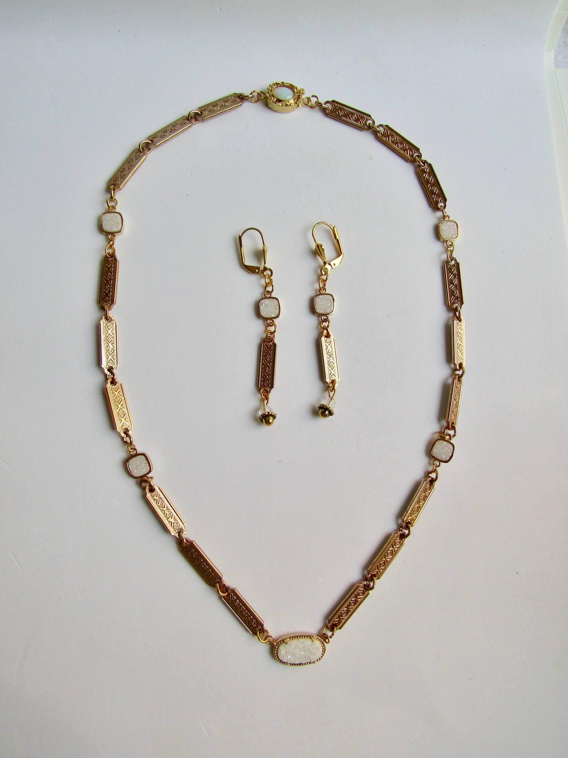 Lc Set 18Kt Opal Und Druzy Anhänger Stamped Pattern Halskette Passende Ohrringe von AartsyLC