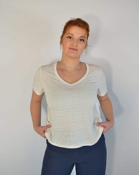 Aatise Reines Leinen-T-Shirt , V Ausschnitt Zesi, Schnitt Oversize von Aatise