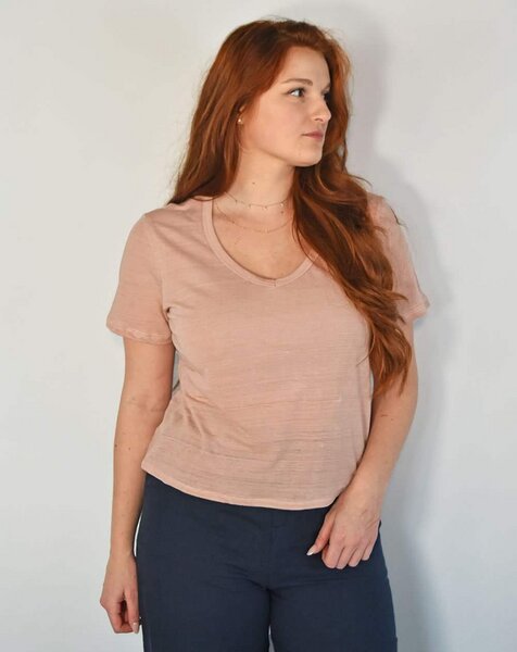 Aatise Reines Leinen-T-Shirt , V Ausschnitt Zesi, Schnitt Oversize von Aatise