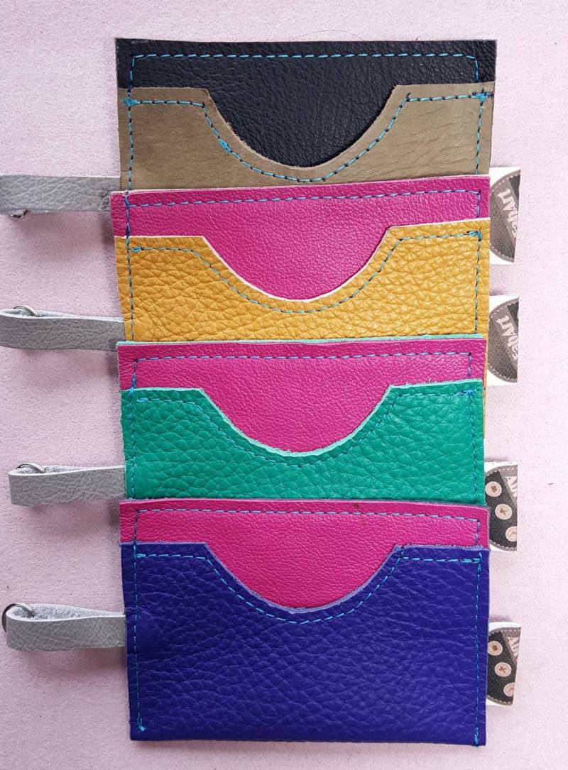 Echtes Leder Karteninhaber in Fröhlichen Farben Mit Einem Keystrap Echtes Leder Karteninhaber in Fröhlichen Farben Mit Einem Keystrap von AbFabArtDesign