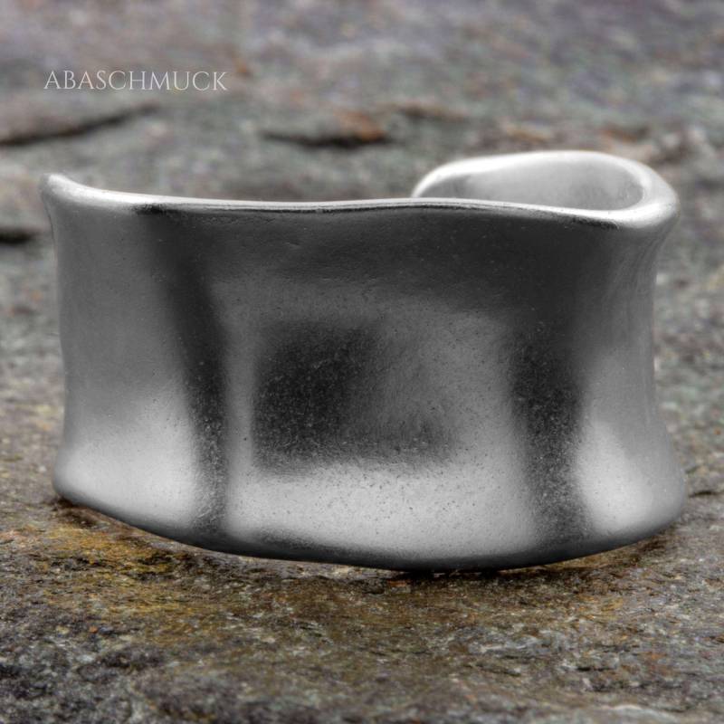 Matte Silberring Mit Unregelmäßigen Kanten Verstellbarer Moderner Schmuck von AbaSchmuck