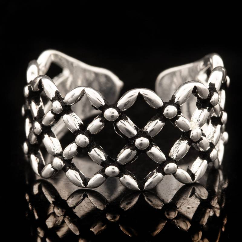 Filigraner Silberring Für Damen Mit Luftigem, Durchbrochenem Rautenmuster - Verstellbar, Glänzend, Romantisch Handgefertigt Aus 925Er Silber von AbaSchmuck