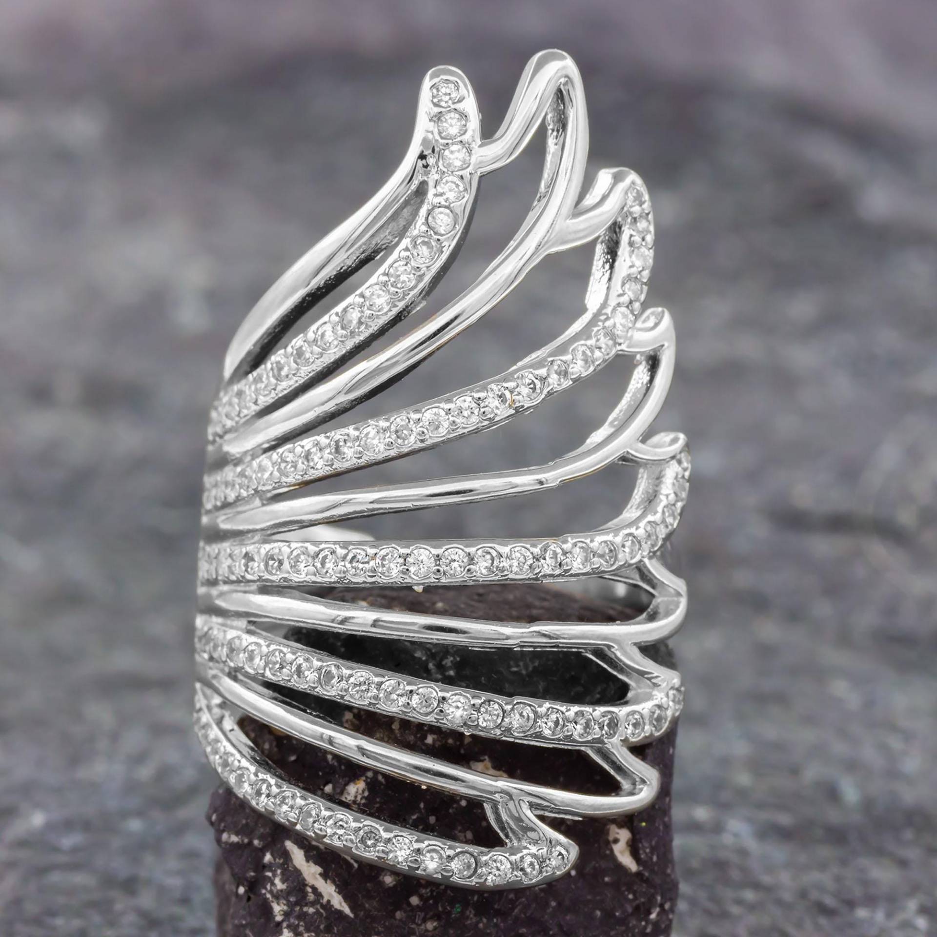 Verstellbarer Damenring Auffälliger Großer Silberner Statement-Ring Mit Funkelnden Zirkonia Elegant, Modern Und Glamourös von AbaSchmuck
