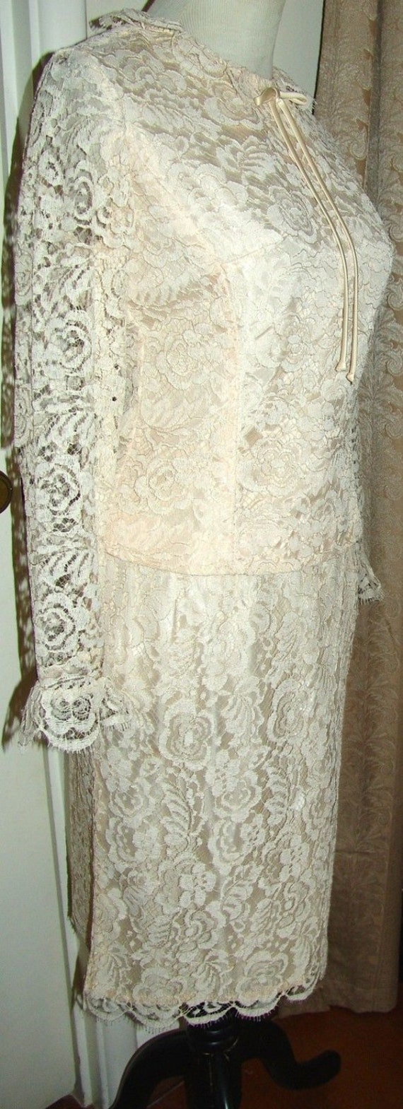 1960S Vintage Cremefarbener Spitzenrock & Langarm Volant-Top S Klein M Mittel von Abbiescloset