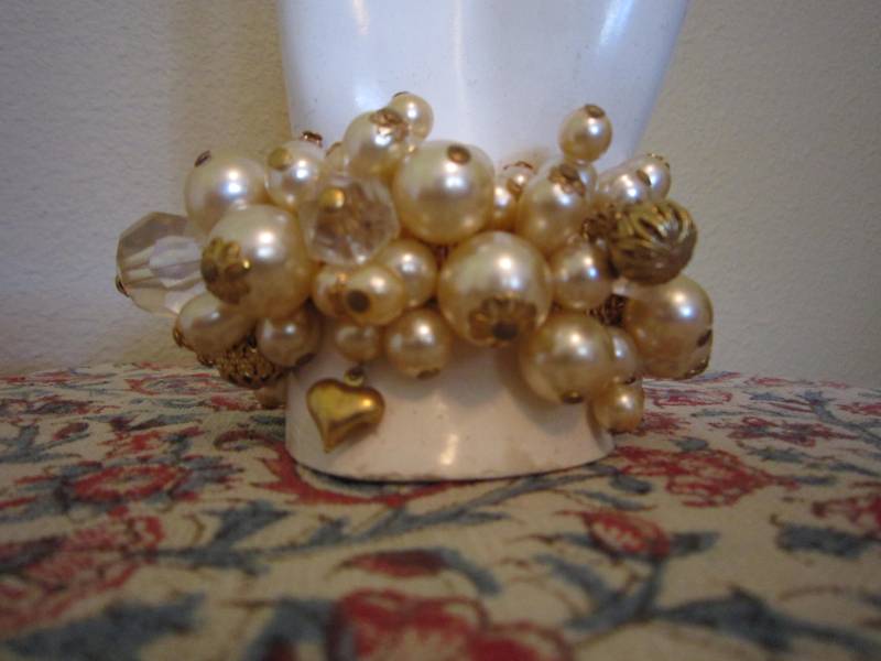 Vintage 60Er Jahre Perlenarmband Armband Kunstperle, Gold Filligran, Herz Charm von Abbiescloset