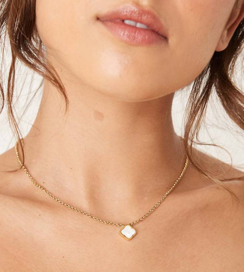 Abbott Lyon - 18k-vergoldete Halskette aus wasserfestem Edelstahl mit Kleeblatt-Design mit künstlichem Perlmutt-Goldfarben von Abbott Lyon