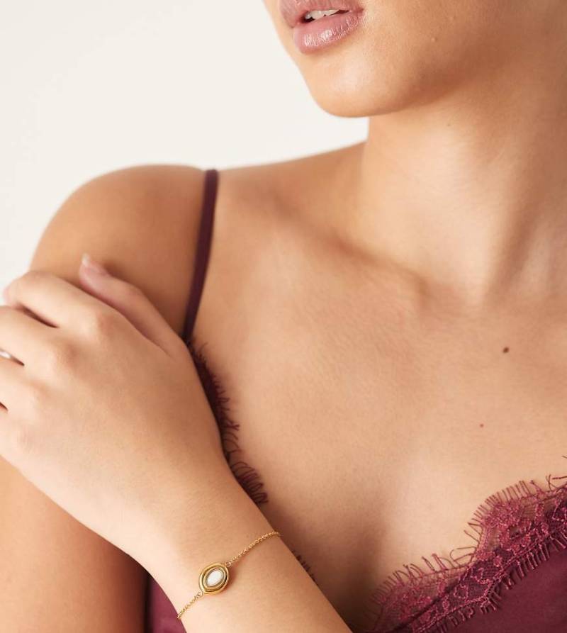 Abbott Lyon - Armband aus Edelstahl mit 18-Karat-Vergoldung und Kunstperle im geschmolzenen Design-Goldfarben von Abbott Lyon