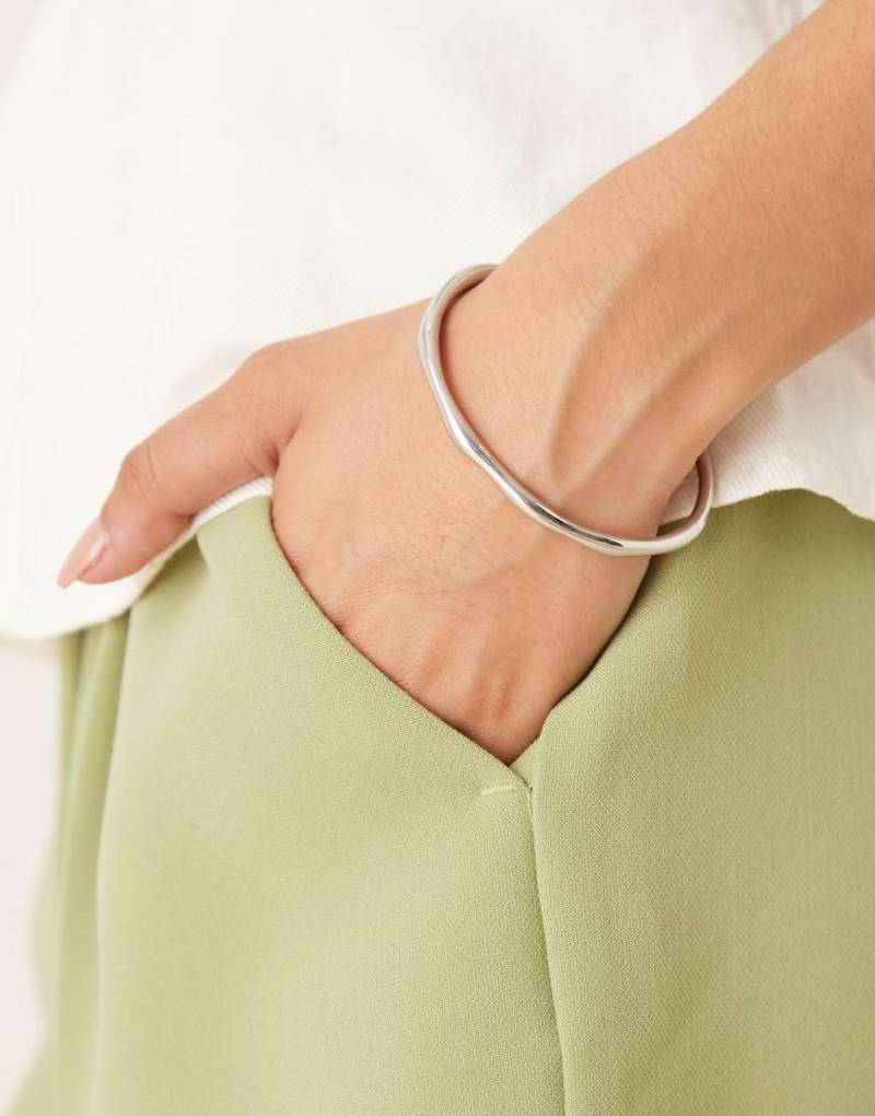Abbott Lyon - Geschmolzener Armreif aus versilbertem wasserfestem Edelstahl von Abbott Lyon