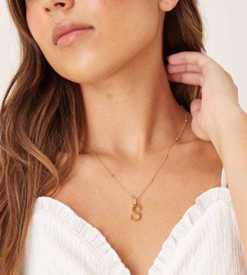 Abbott Lyon - Halskette aus wasserfestem Edelstahl mit 18-Karat-Vergoldung und Anhänger mit „S"-Initiale-Goldfarben von Abbott Lyon