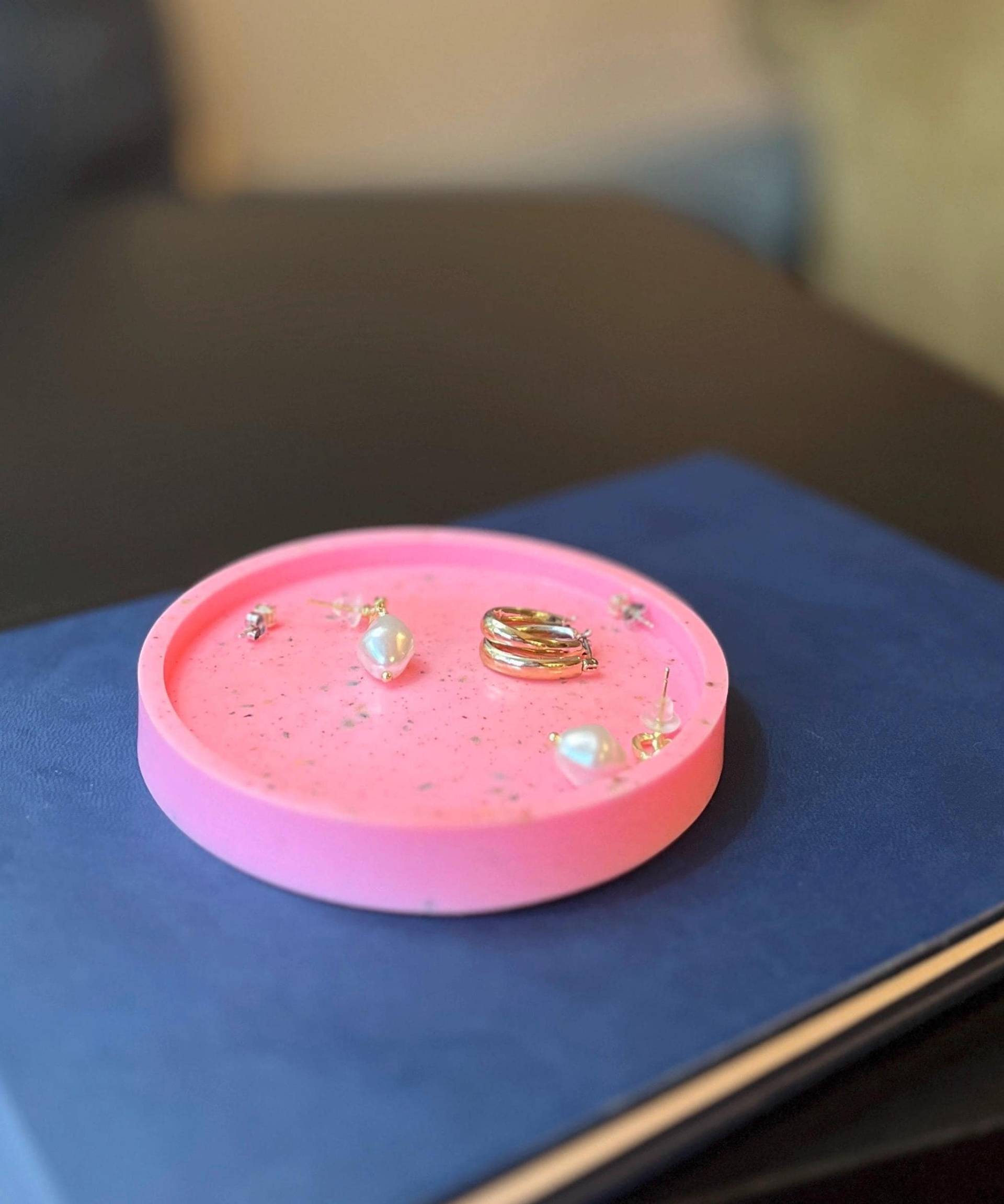 Rosa Schmucktablett | Handgemachte Resin Trinket Dish Rosa Schmucktablett | Handgemachte Resin Trinket Dish von AbbyDoodleCo