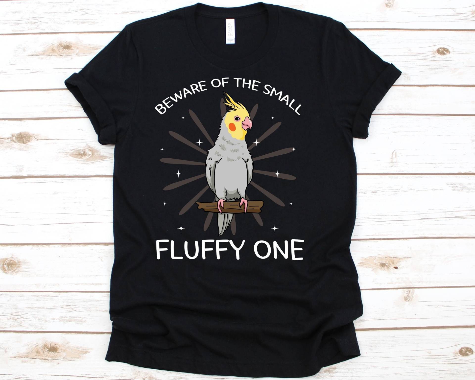 Beware Of The Small Fluffy One Shirt, Kakadu Liebhaber, Geschenk Für Kakadu-Besitzer Männer Und Frauen, Vogelbeobachter Tshirt, Papagei, Tierarzt von AbbysDesignFactory